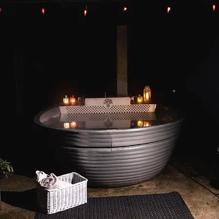 The Getaway - The Hen Harrier - Luxury Glamping With Hot Tub